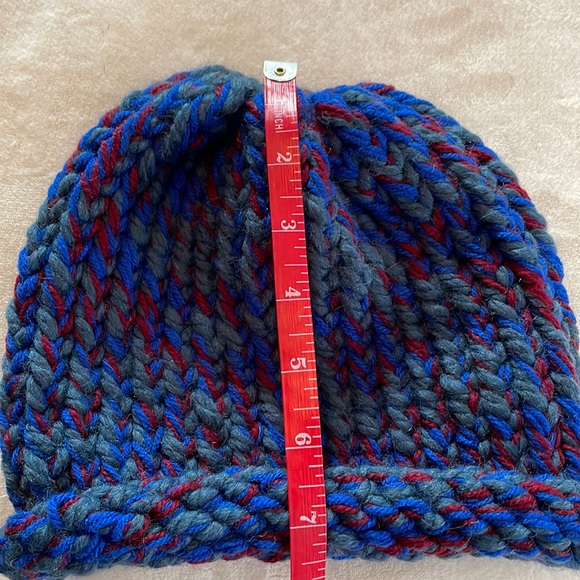 NWT - Hand-knitted hat - Picture 6 of 7